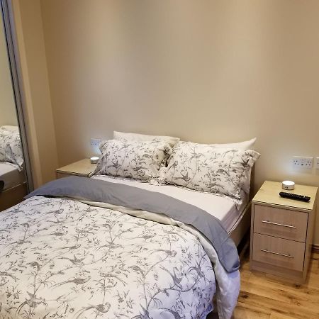 London Luxury Apartment 4 Bedroom Sleeps 12 People With 4 Bathrooms 1 Min Walk From Station Wanstead Extérieur photo