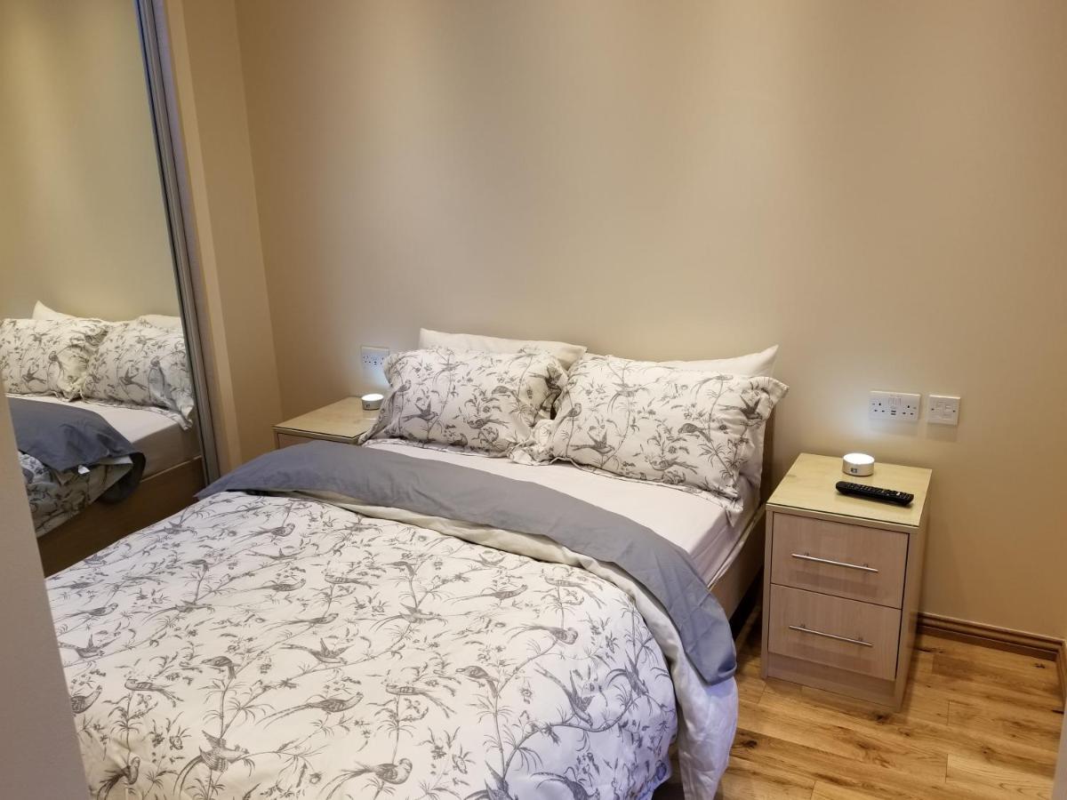London Luxury Apartment 4 Bedroom Sleeps 12 People With 4 Bathrooms 1 Min Walk From Station Wanstead Extérieur photo