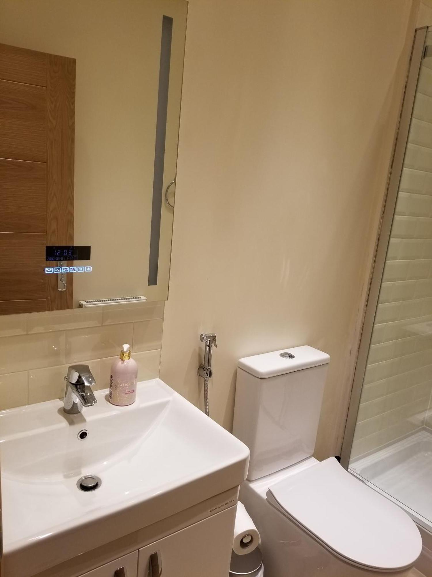 London Luxury Apartment 4 Bedroom Sleeps 12 People With 4 Bathrooms 1 Min Walk From Station Wanstead Extérieur photo