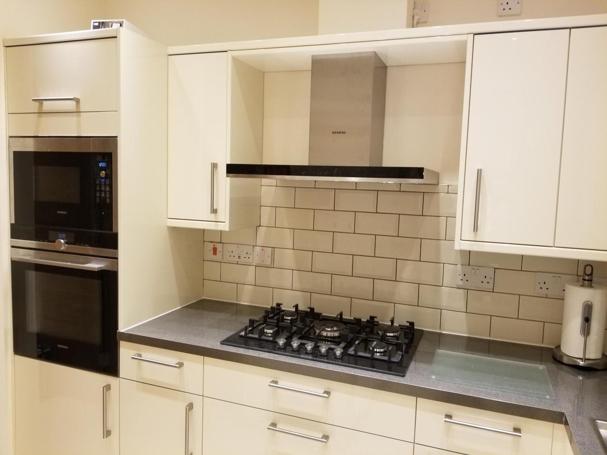 London Luxury Apartment 4 Bedroom Sleeps 12 People With 4 Bathrooms 1 Min Walk From Station Wanstead Extérieur photo