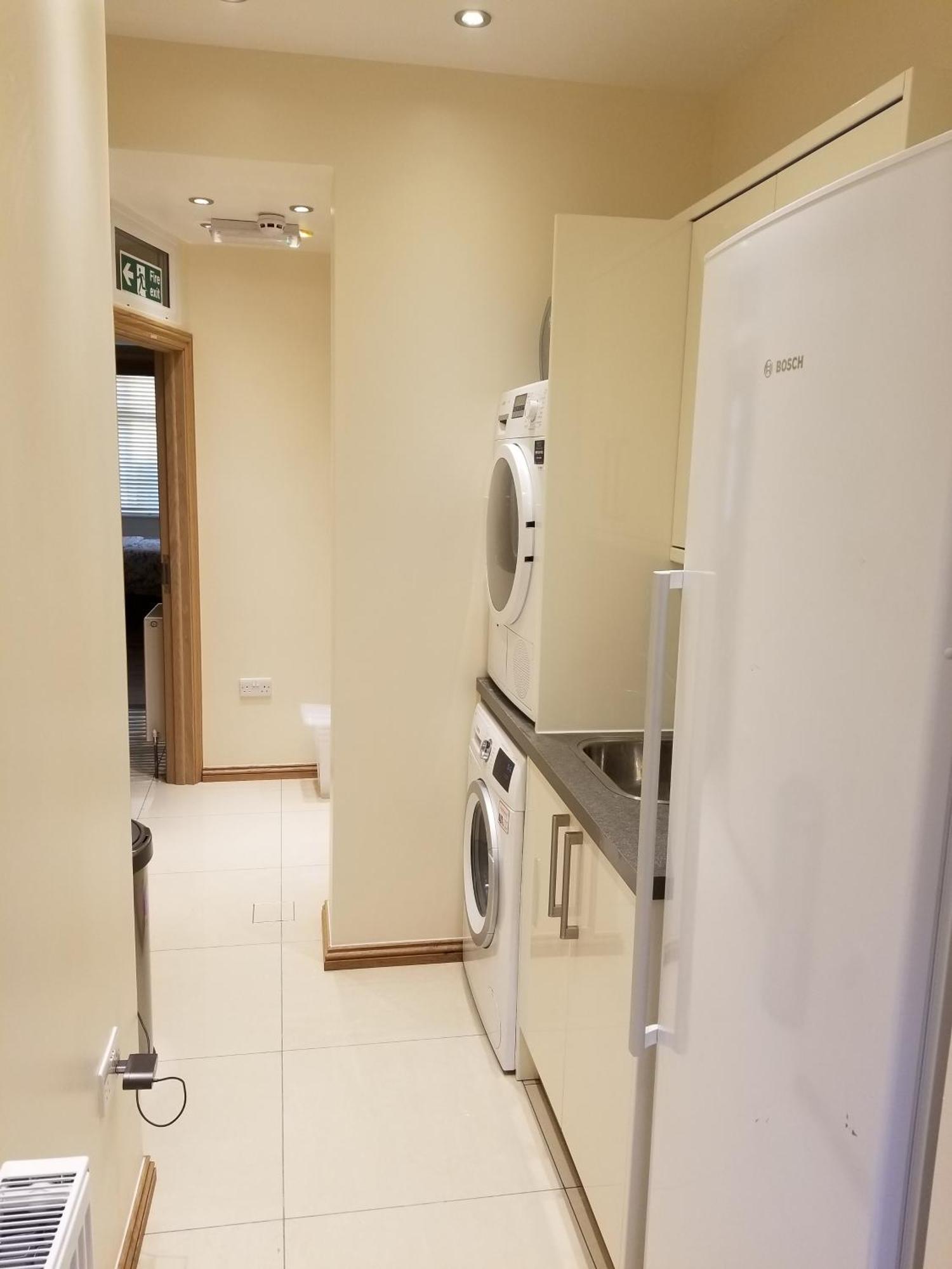 London Luxury Apartment 4 Bedroom Sleeps 12 People With 4 Bathrooms 1 Min Walk From Station Wanstead Extérieur photo