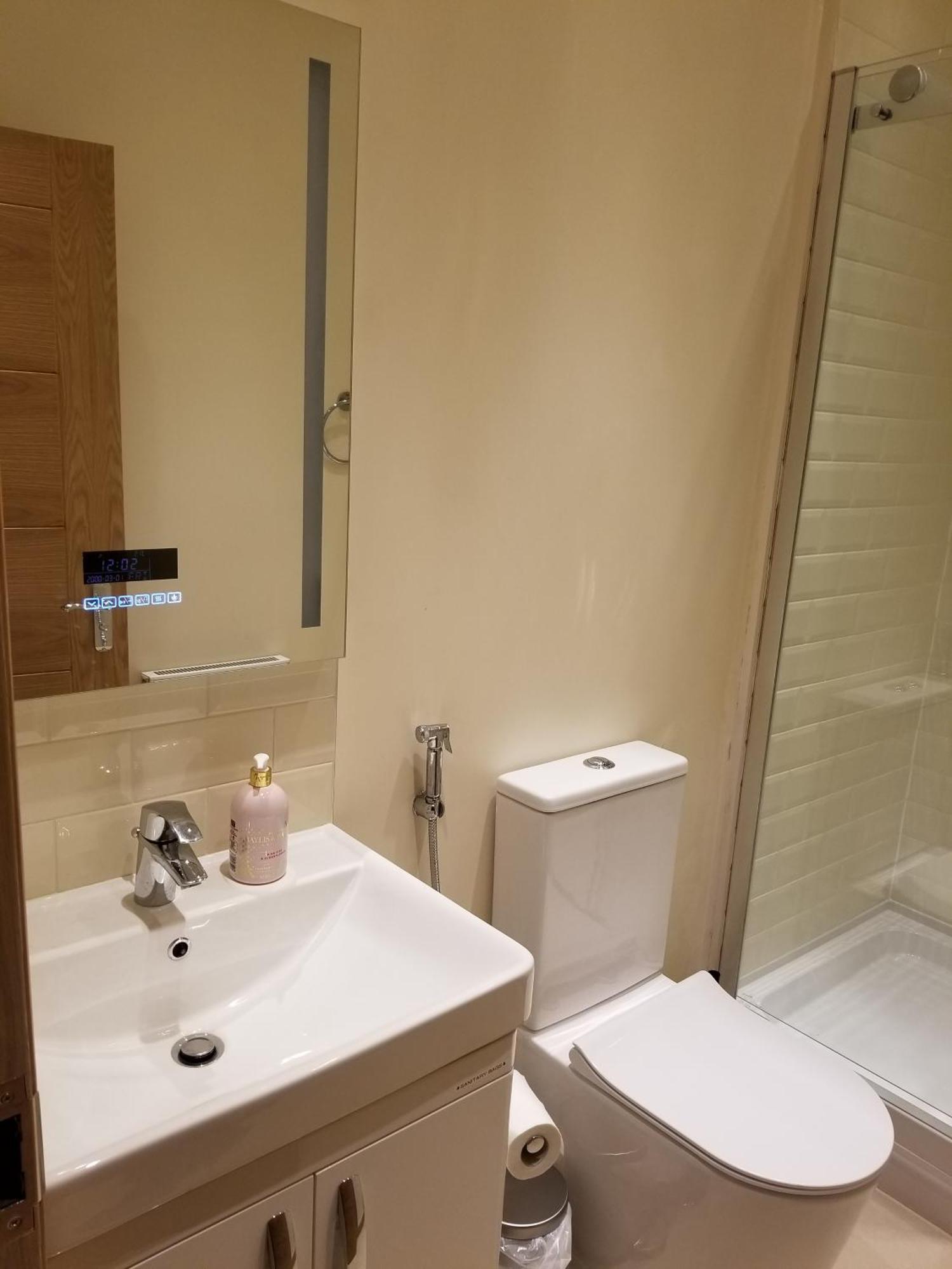 London Luxury Apartment 4 Bedroom Sleeps 12 People With 4 Bathrooms 1 Min Walk From Station Wanstead Extérieur photo