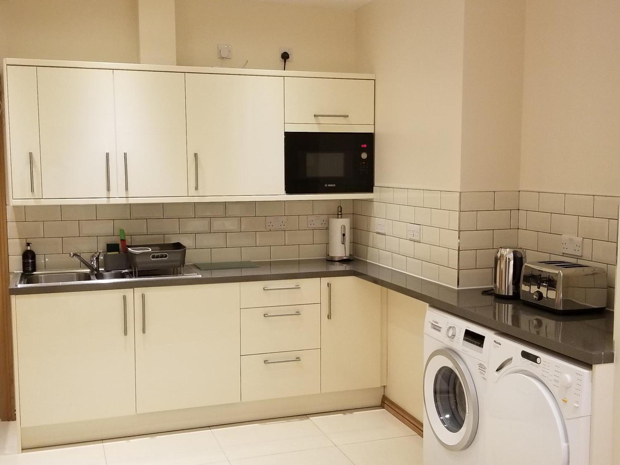 London Luxury Apartment 4 Bedroom Sleeps 12 People With 4 Bathrooms 1 Min Walk From Station Wanstead Extérieur photo