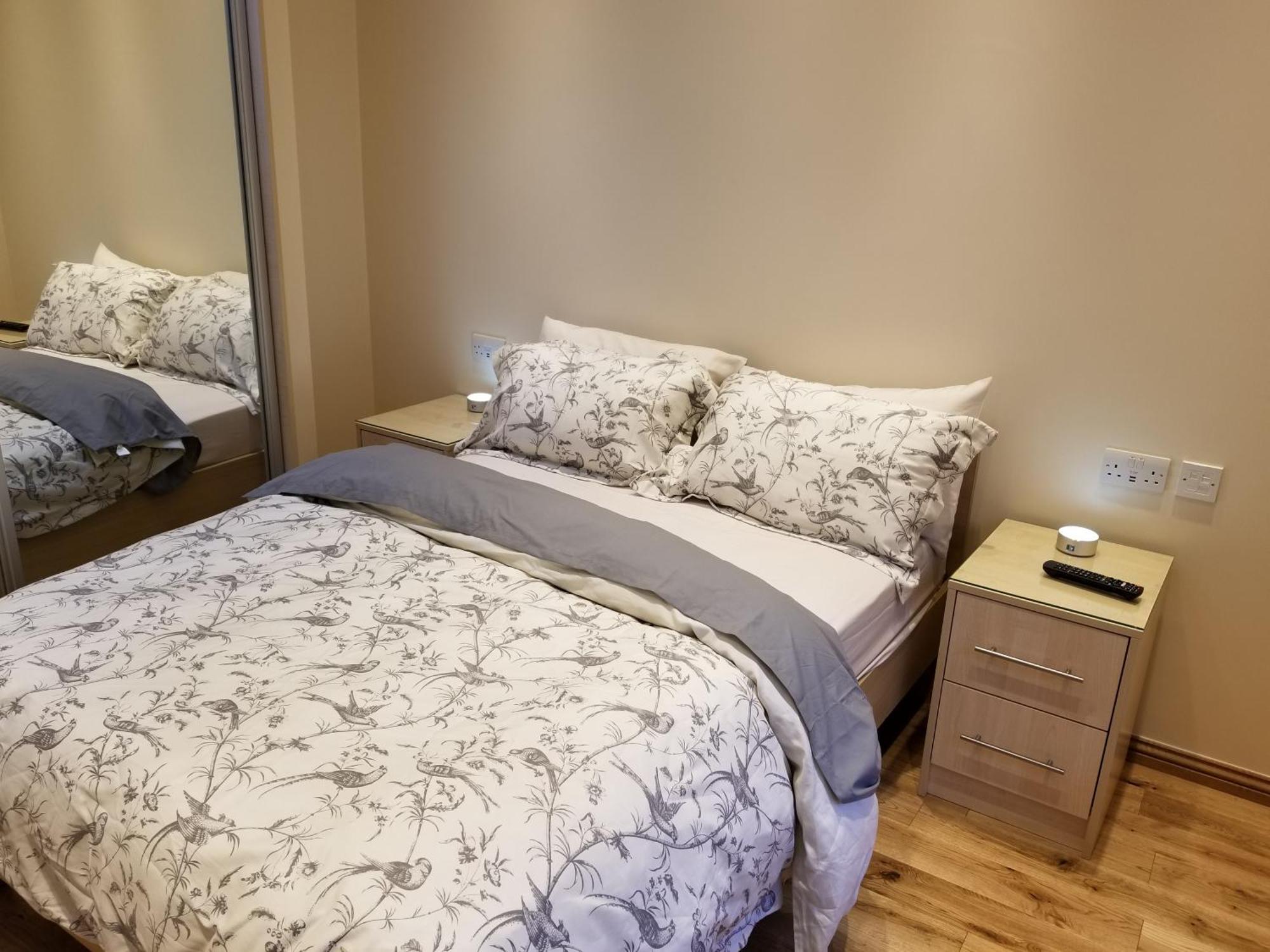 London Luxury Apartment 4 Bedroom Sleeps 12 People With 4 Bathrooms 1 Min Walk From Station Wanstead Extérieur photo